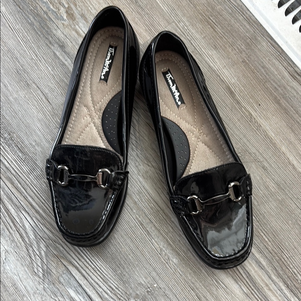 🌞❄️NWOT Thom McAn flats